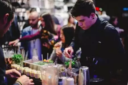 Coctelería para Eventos - Dediversia Barcelona