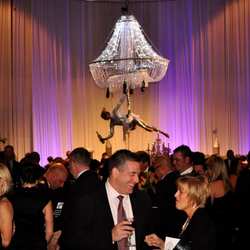 Living Champagne Chandelier - Animación para eventos Barcelona