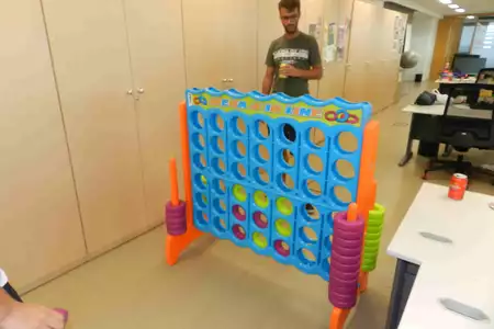 Conecta 4 Gigante - Dediversia Barcelona