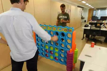 Conecta 4 Gigante - Dediversia Barcelona
