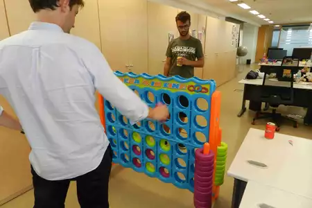 Conecta 4 Gigante - Dediversia Barcelona