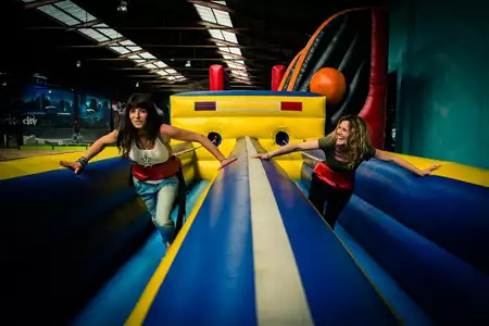 Hinchables Deportivos Adultos - Dediversia Barcelona