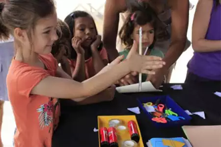 Taller de Cajas de Palomitas - Dediversia Barcelona